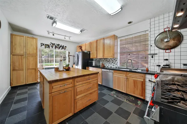 $2,545 | 7518 Ashton Drive, Houston, TX 77095
