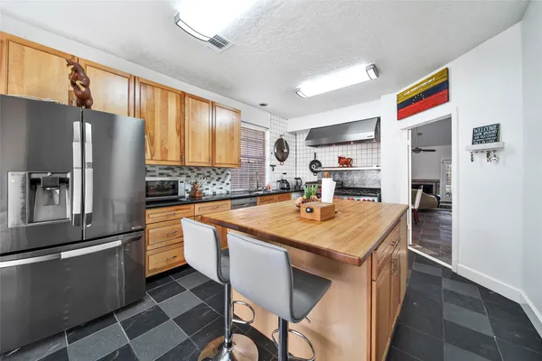 $2,545 | 7518 Ashton Drive, Houston, TX 77095