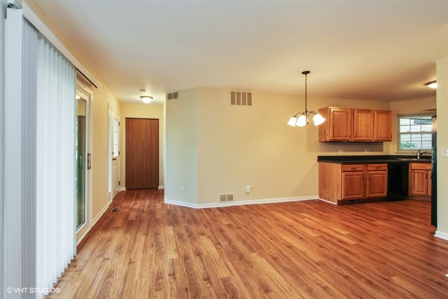 948 Ridgefield Lane Wheeling, IL 60090 - Photo 4 of 10 a view of kitchen with wooden floor