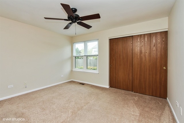 948 Ridgefield Lane Wheeling, IL 60090 - Photo 5 of 10 an empty room with windows and fan