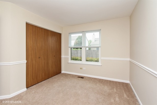 948 Ridgefield Lane Wheeling, IL 60090 - Photo 6 of 10 a view of an empty room with a window