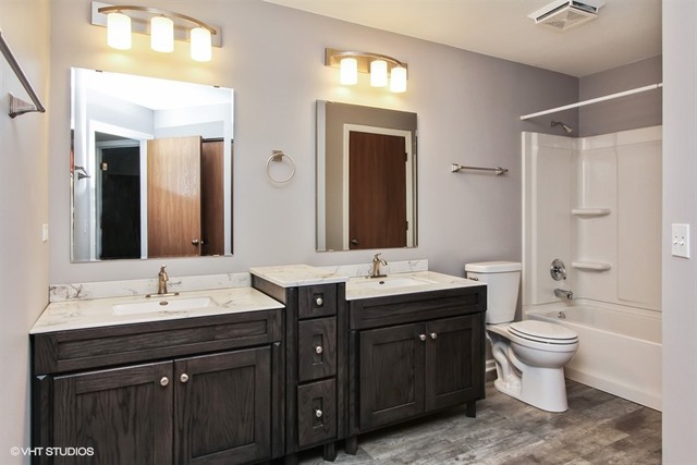 948 Ridgefield Lane Wheeling, IL 60090 - Photo 7 of 10 a bathroom with double sink and a mirror