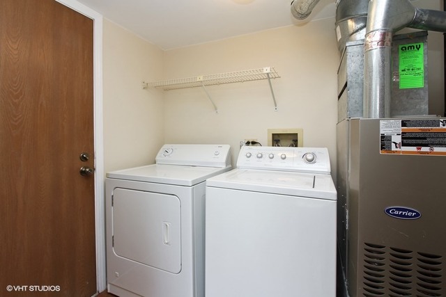 948 Ridgefield Lane Wheeling, IL 60090 - Photo 8 of 10 a utility room with dryer and washer