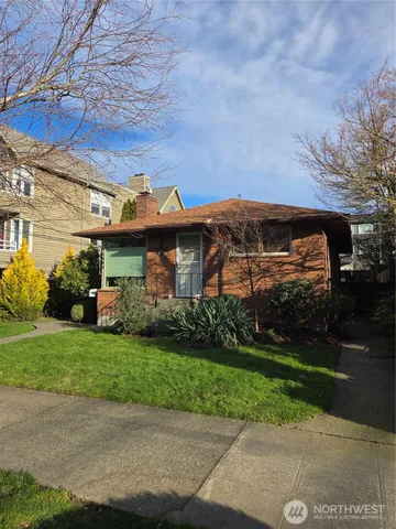 $2,400 | 3050 60th Avenue Southwest, Seattle, WA 98116