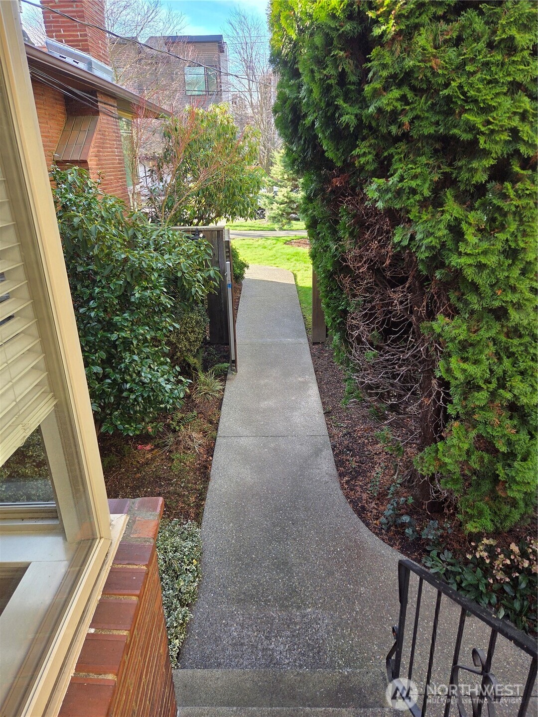 3050 60th Avenue Southwest Seattle, WA 98116 - Photo 11 of 13