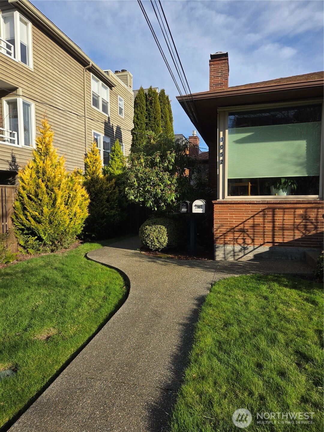 3050 60th Avenue Southwest Seattle, WA 98116 - Photo 2 of 13