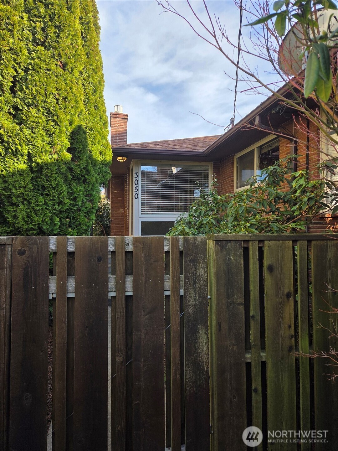 3050 60th Avenue Southwest Seattle, WA 98116 - Photo 3 of 13