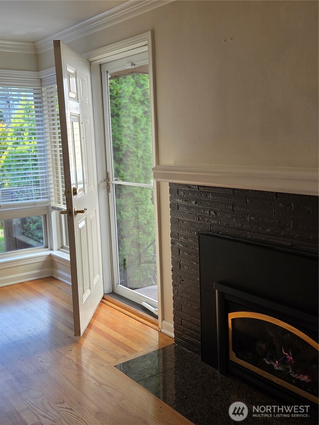 3050 60th Avenue Southwest Seattle, WA 98116 - Photo 5 of 13