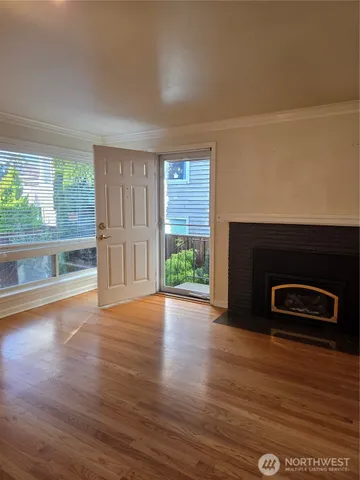 $2,400 | 3050 60th Avenue Southwest, Seattle, WA 98116