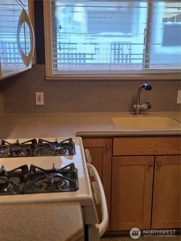 $2,400 | 3050 60th Avenue Southwest, Seattle, WA 98116