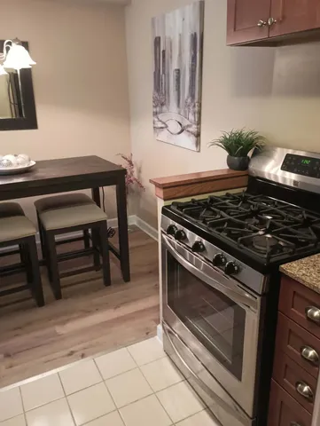 $167,500 | 1880 Bonnie Lane, Unit 112, Hoffman Estates, IL 60169