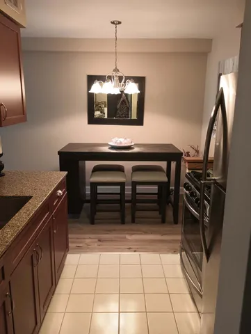 $167,500 | 1880 Bonnie Lane, Unit 112, Hoffman Estates, IL 60169