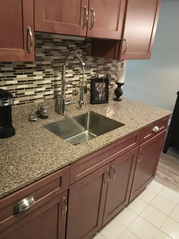 $167,500 | 1880 Bonnie Lane, Unit 112, Hoffman Estates, IL 60169