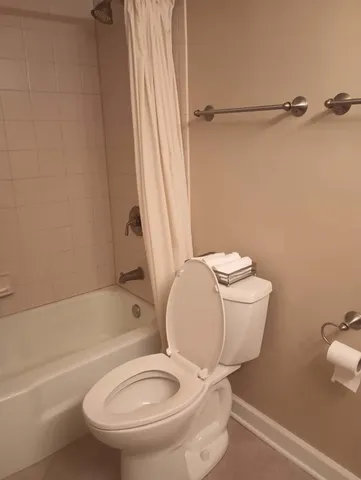 $167,500 | 1880 Bonnie Lane, Unit 112, Hoffman Estates, IL 60169