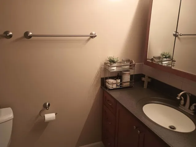 $167,500 | 1880 Bonnie Lane, Unit 112, Hoffman Estates, IL 60169