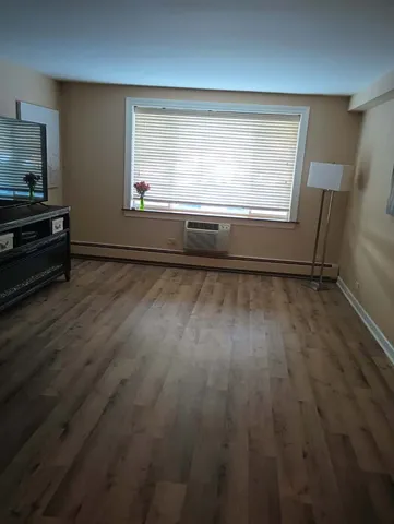 $167,500 | 1880 Bonnie Lane, Unit 112, Hoffman Estates, IL 60169