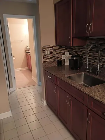 $167,500 | 1880 Bonnie Lane, Unit 112, Hoffman Estates, IL 60169