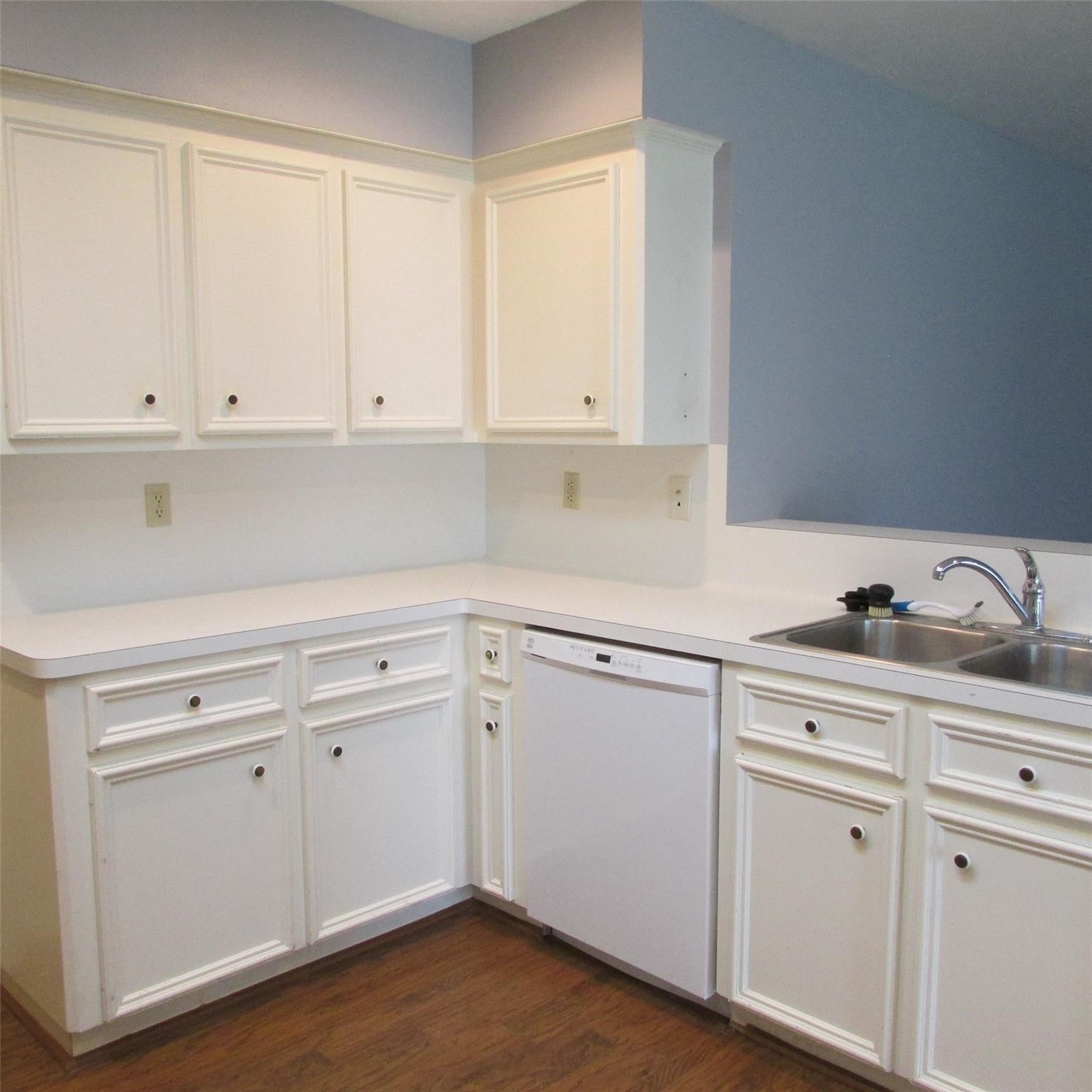 2232 Azalea Circle Huntsville, TX 77340 - Photo 5 of 24 Kitchen with many cabinets.