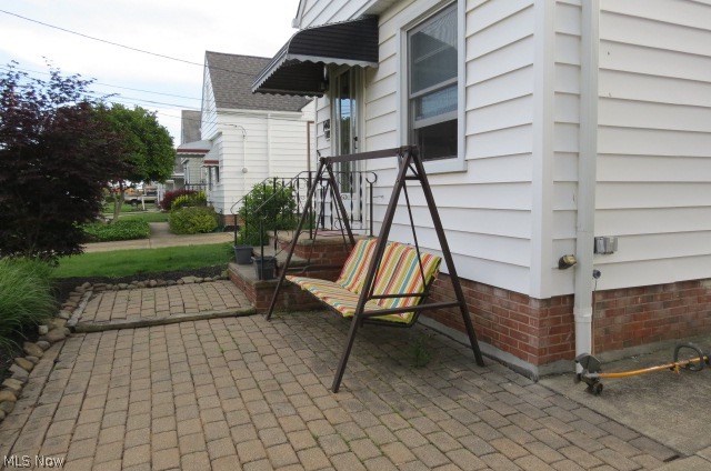 1418 Sunset Road Cleveland, OH 44124 - Photo 3 of 26