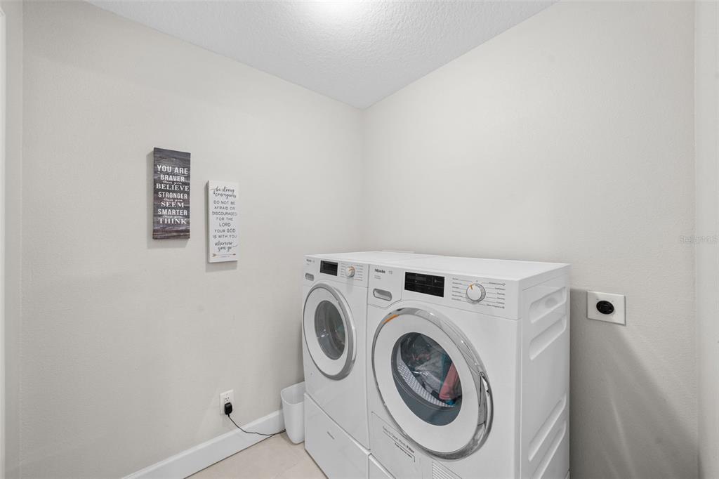 1404 Ridge Terrace Tarpon Springs, FL 34689 - Photo 32 of 38 a utility room with dryer and washer