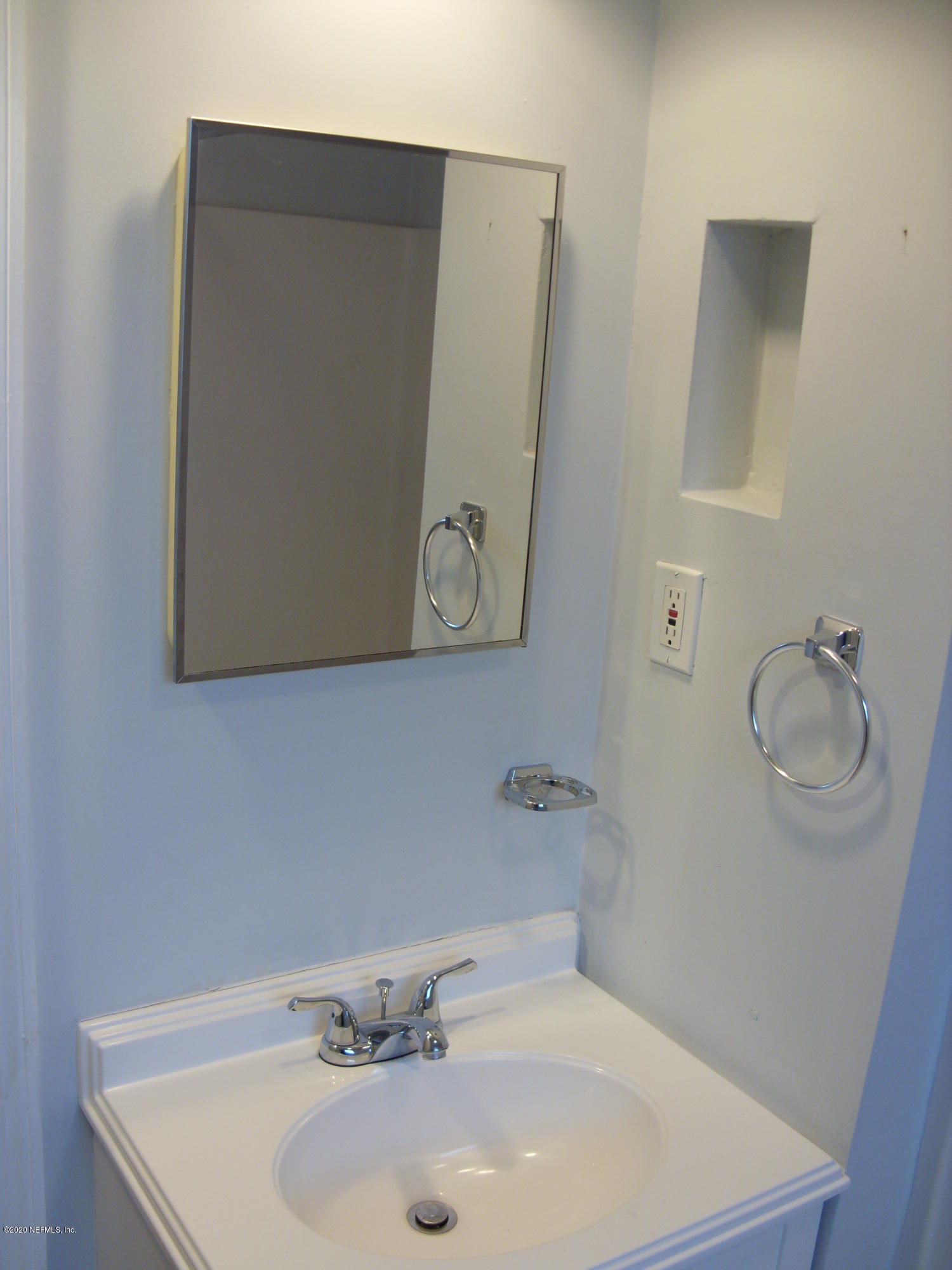 1217 Glynlea Road Jacksonville, FL 32216 - Photo 15 of 22 Bathroom