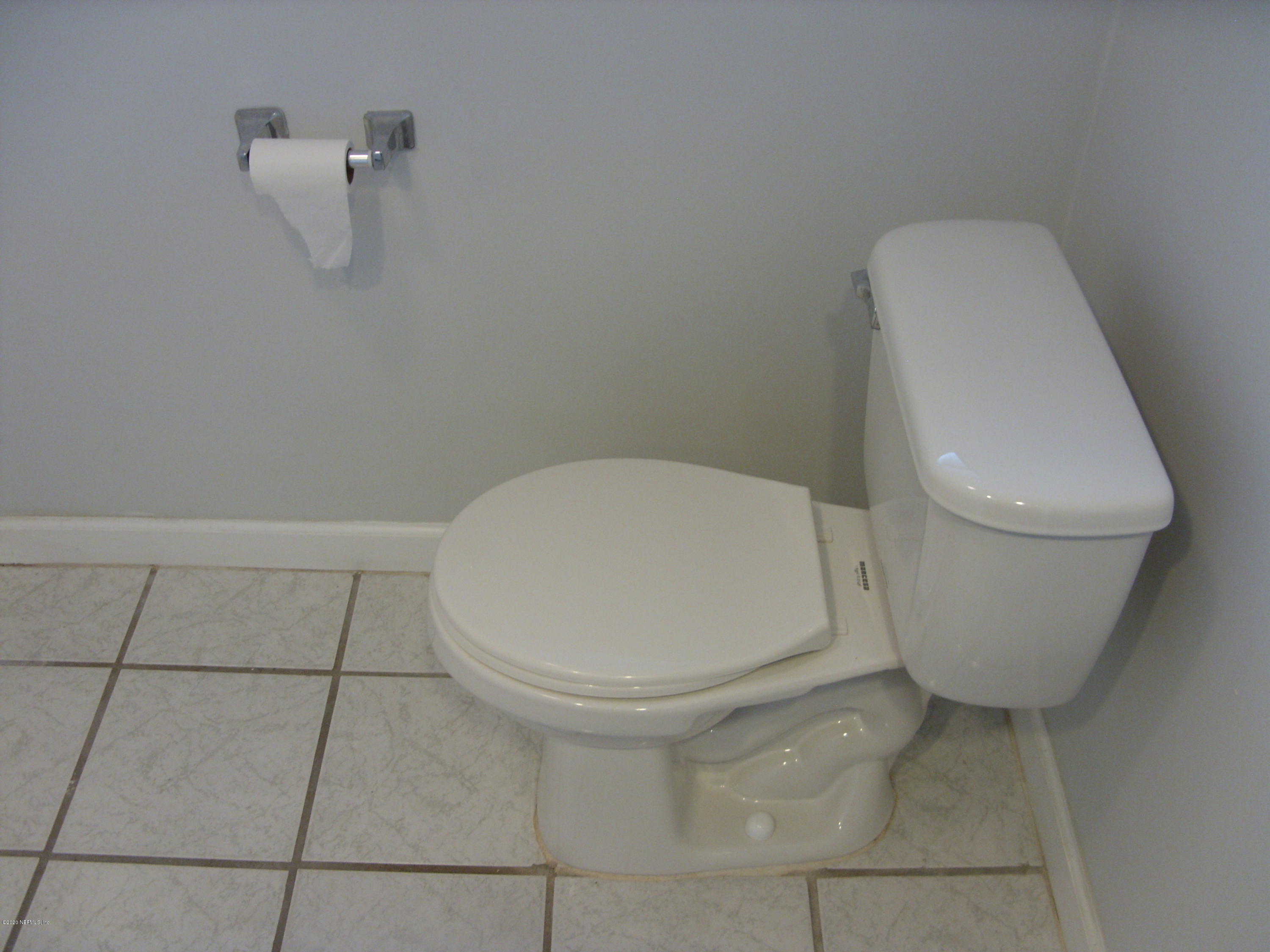 1217 Glynlea Road Jacksonville, FL 32216 - Photo 16 of 22 Bathroom2