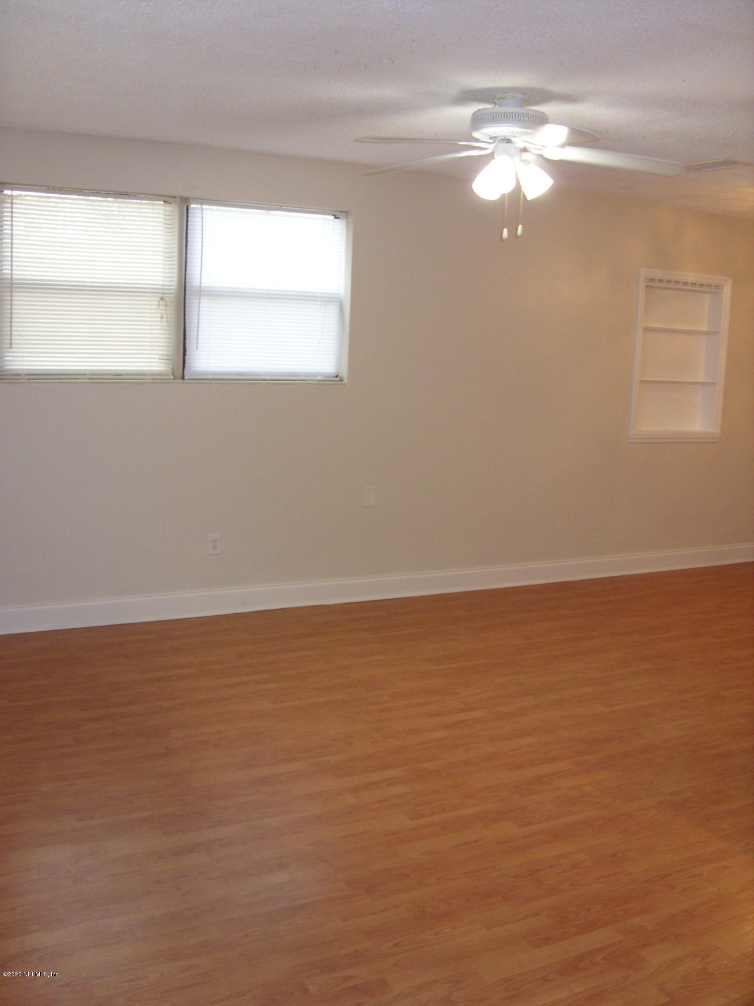 1217 Glynlea Road Jacksonville, FL 32216 - Photo 5 of 22 Living Room