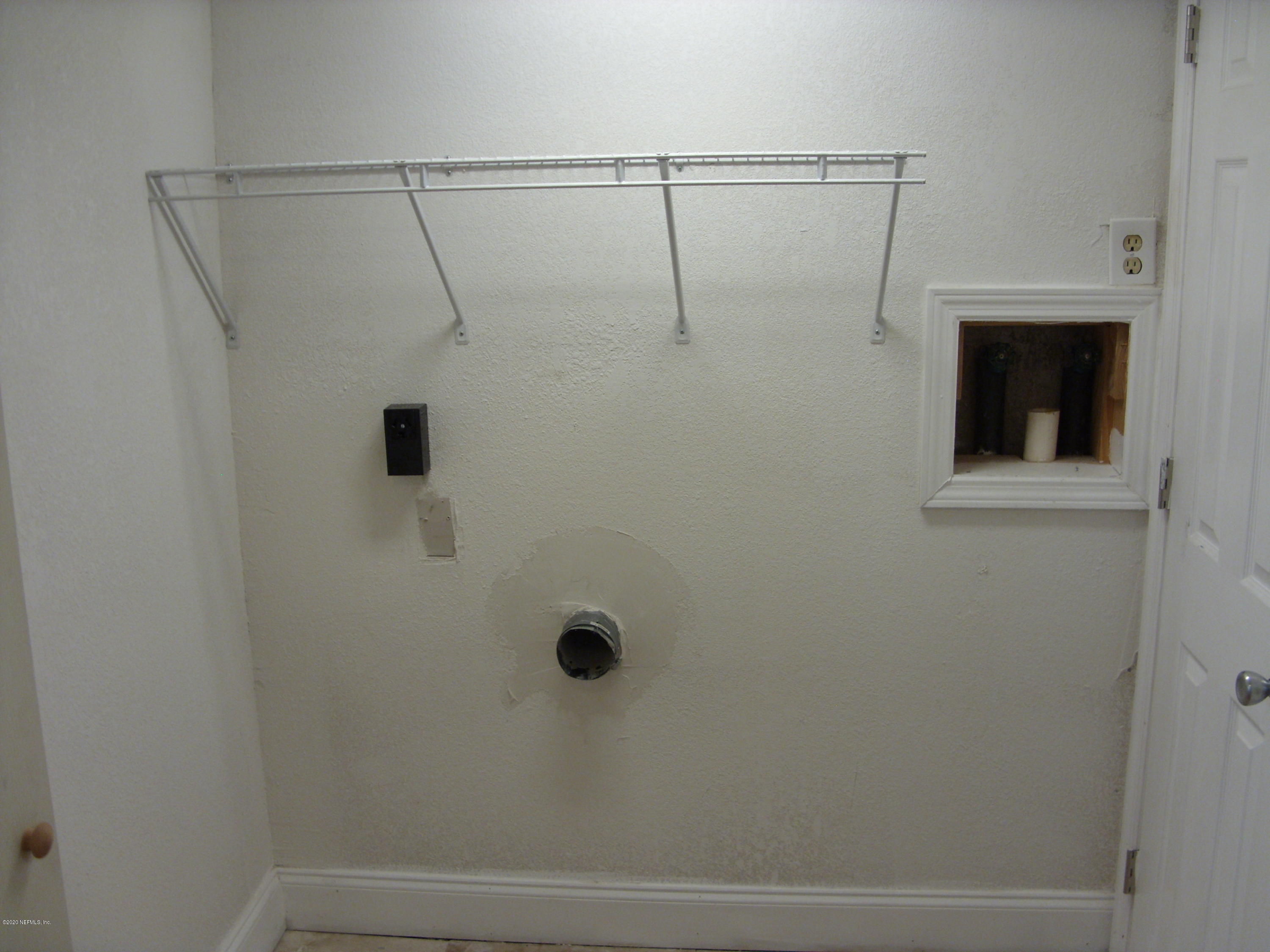 1217 Glynlea Road Jacksonville, FL 32216 - Photo 10 of 22 Indoor Laundry