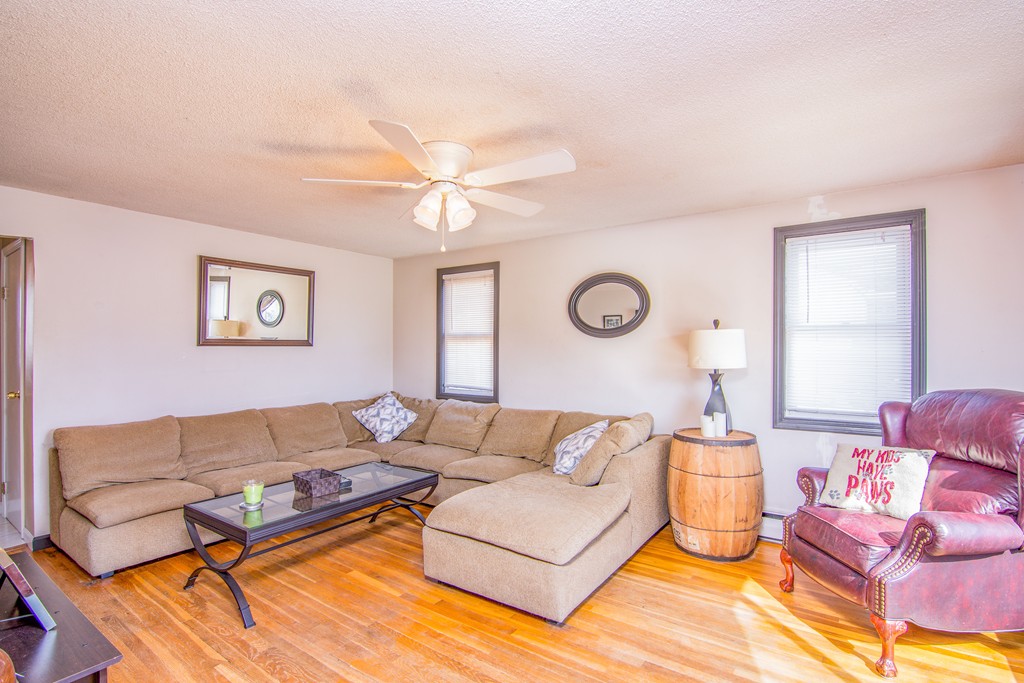 4 Tumbleweed Road Springfield, MA 01109 - Photo 3 of 16