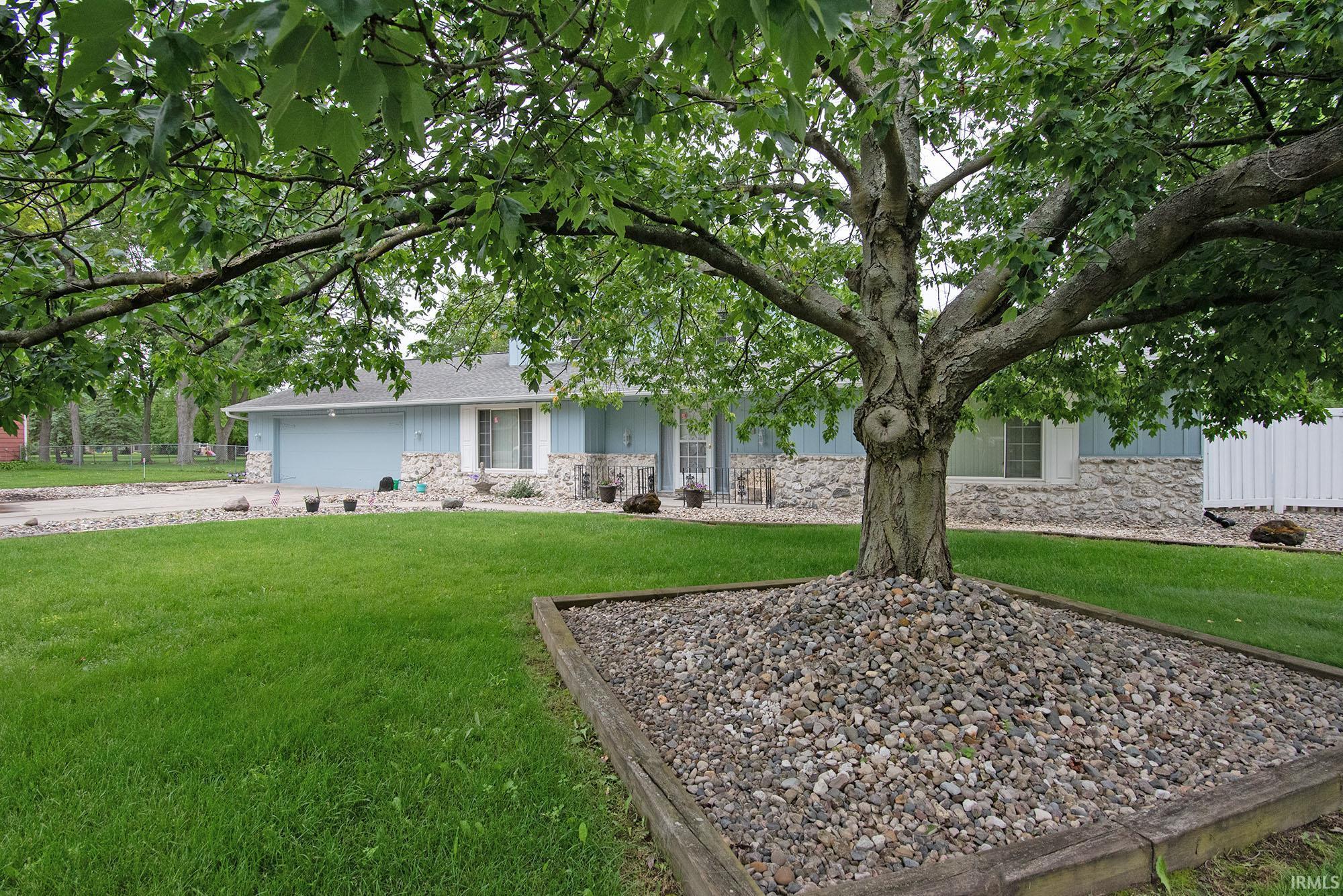 5218 Tomahawk Trail Fort Wayne, IN 46804 - Photo 3 of 30