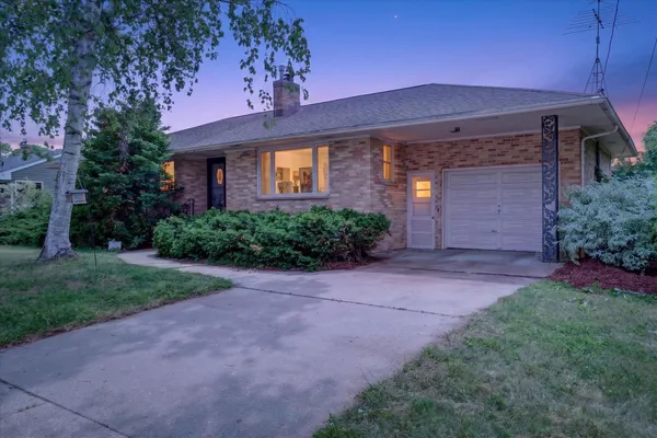 $299,900 | 225 North Cairo Avenue, Jefferson, WI 53549