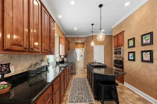 a view of kitchen with washer and dryer