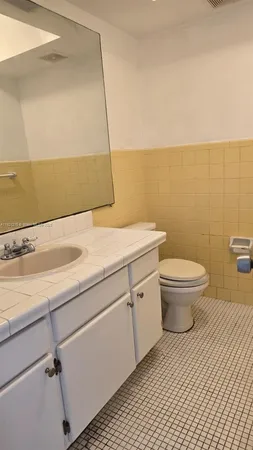a view of empty room with window