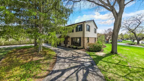 $950,000 | 315 Charal Lane, Highland Park, IL 60035