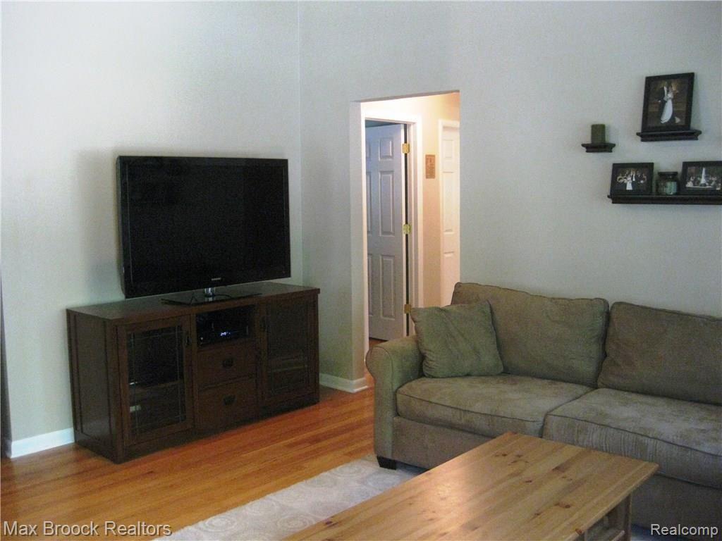 31533 Marblehead Road Farmington, MI 48336 - Photo 7 of 38 Living Room with Hardwood Floors & Vaulted Ceiling