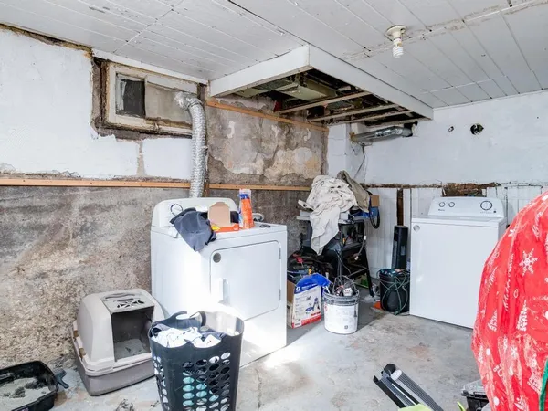 a view of a storage & utility room