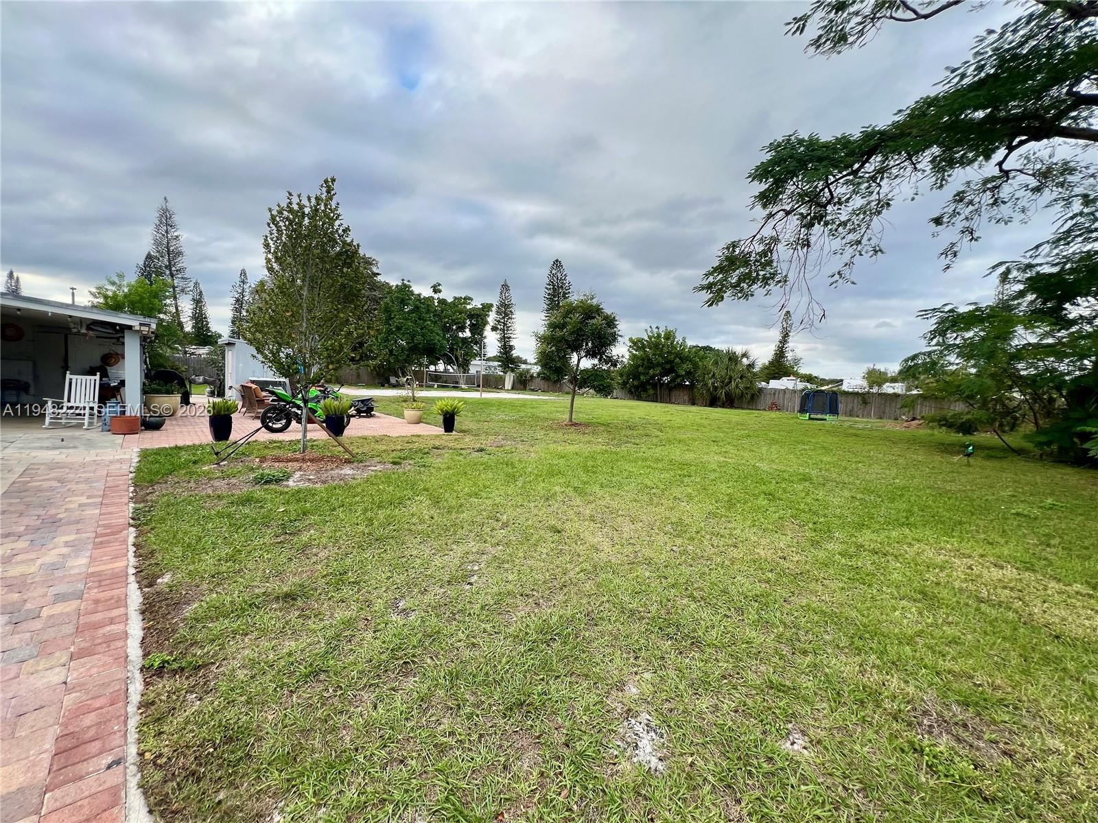4 Helwig Terrace Deerfield Beach, FL 33064 - Photo 6 of 7 a view of a park with large trees