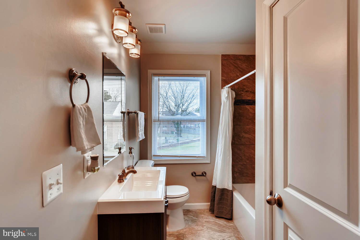 6217 Marlora Road Baltimore, MD 21239 - Photo 8 of 23