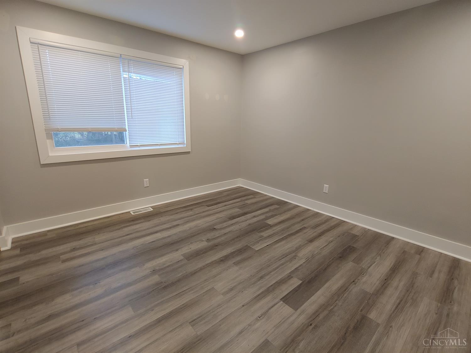 701 Woodgate Road Cincinnati, OH 45244 - Photo 12 of 19 Gallery Image 12