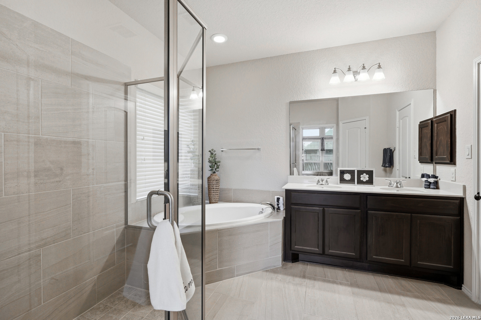 2129 Range Road Seguin, TX 78155 - Photo 25 of 41 a bathroom with a tub sink and mirror