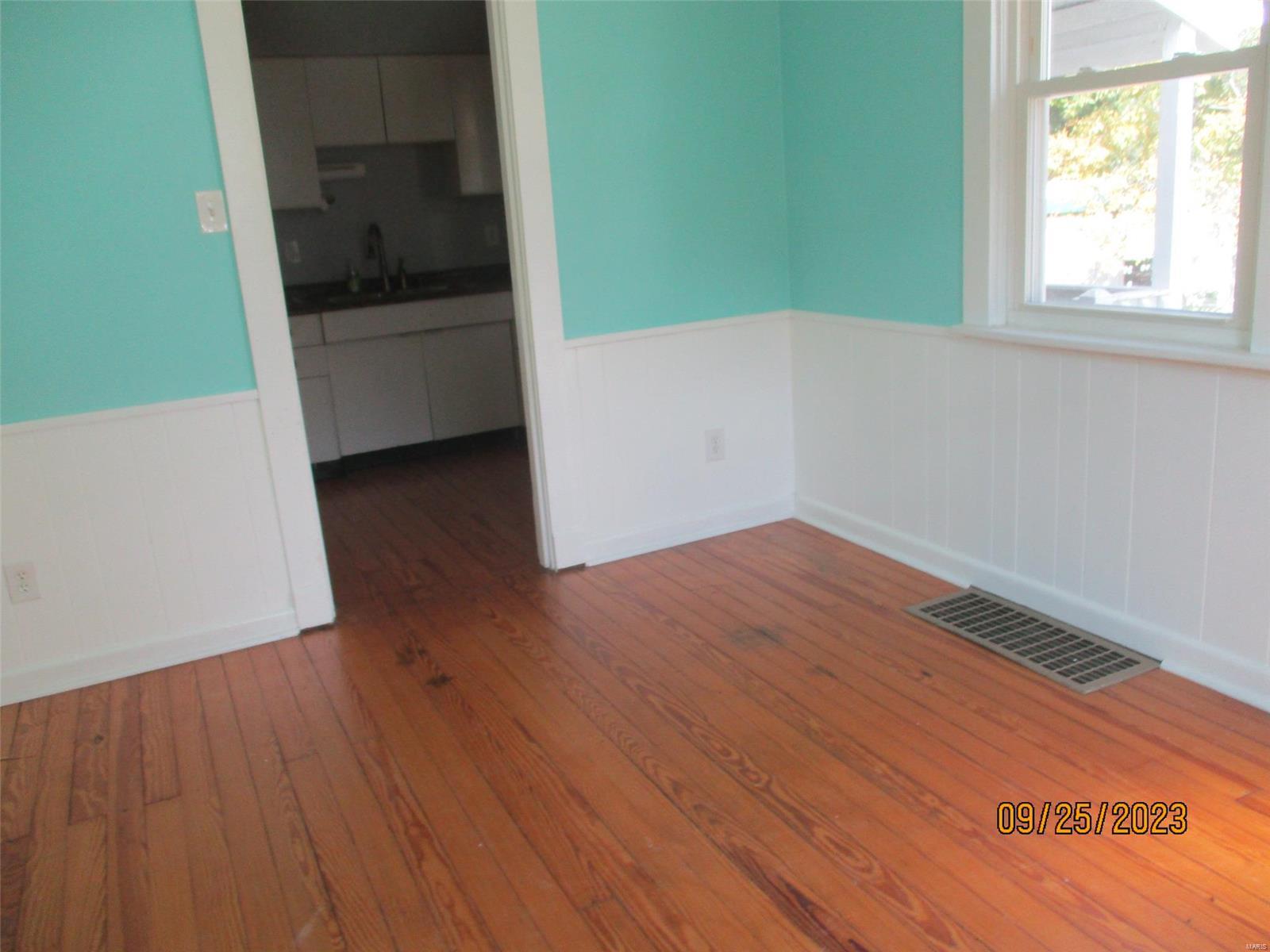 9529 Holtwood Road St. Louis, MO 63114 - Photo 2 of 9 Gallery Image 2