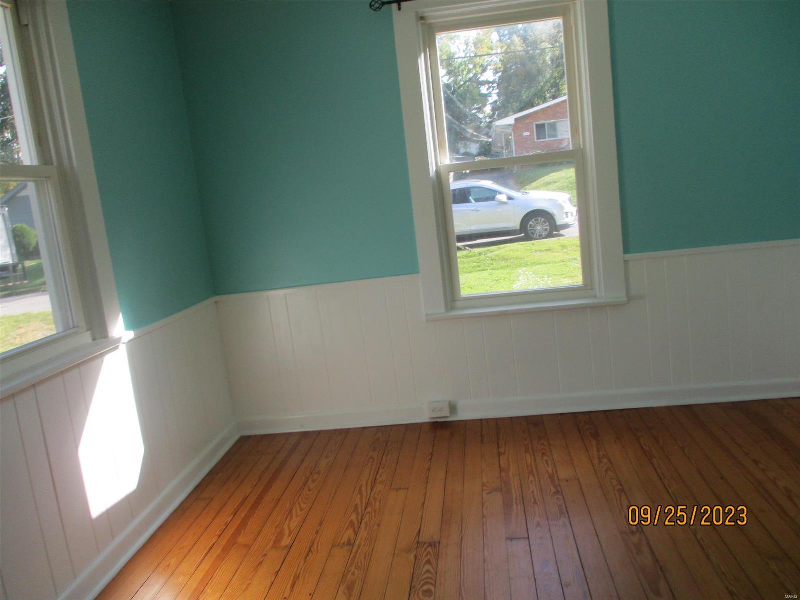 9529 Holtwood Road St. Louis, MO 63114 - Photo 3 of 9 Gallery Image 3