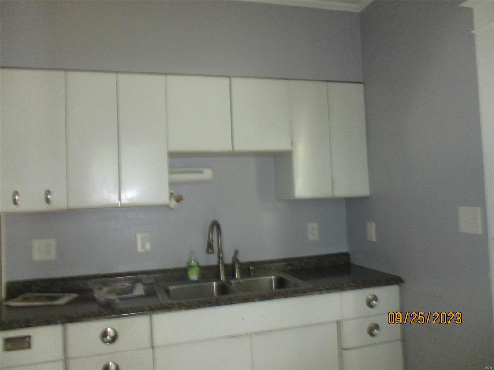 9529 Holtwood Road St. Louis, MO 63114 - Photo 4 of 9 Gallery Image 4