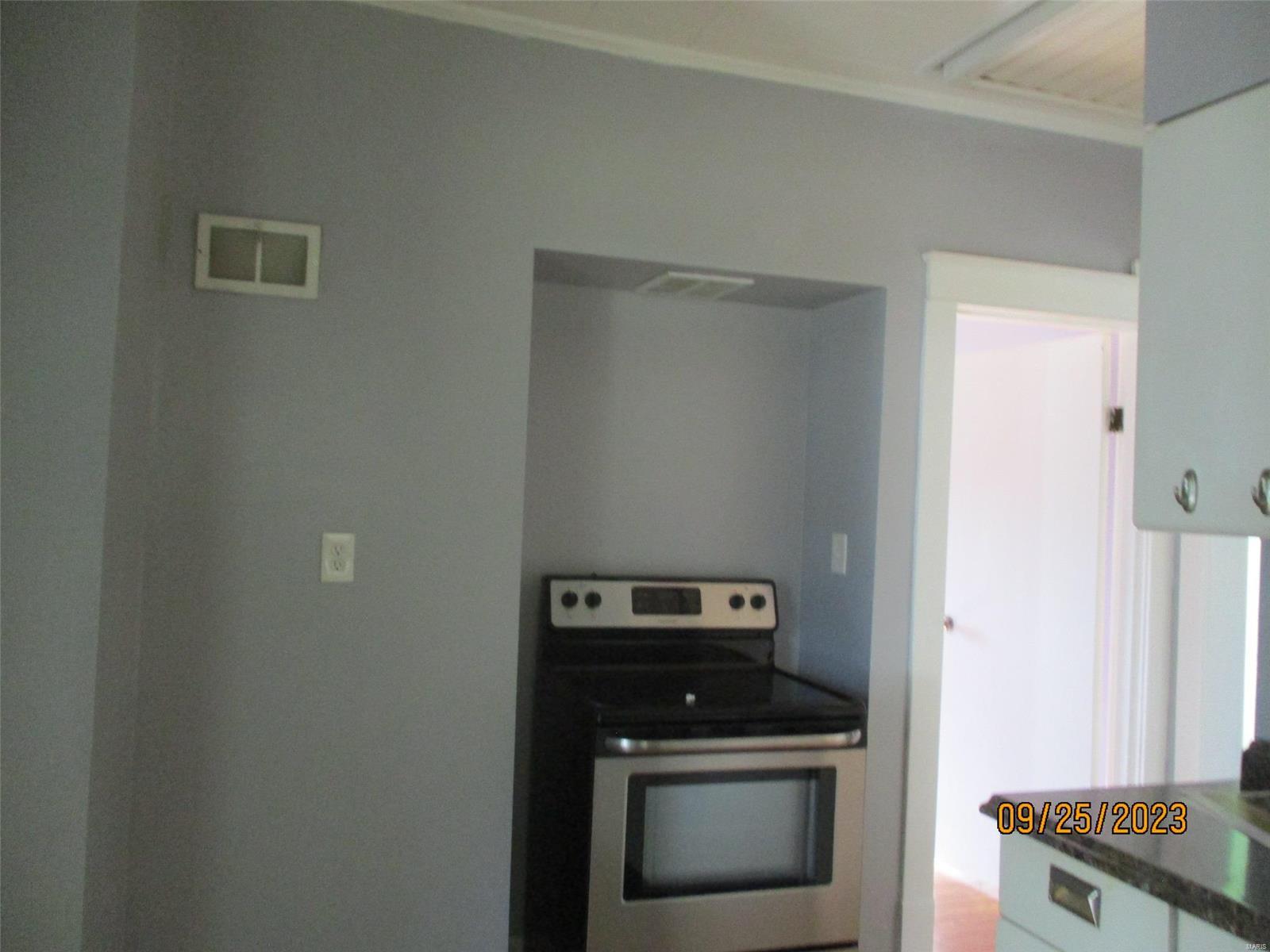 9529 Holtwood Road St. Louis, MO 63114 - Photo 5 of 9 Gallery Image 5