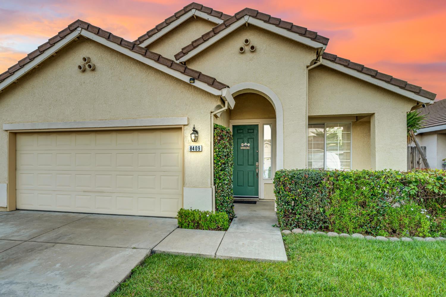 8409 Sundrop Way Antelope, CA 95843 - Photo 2 of 23