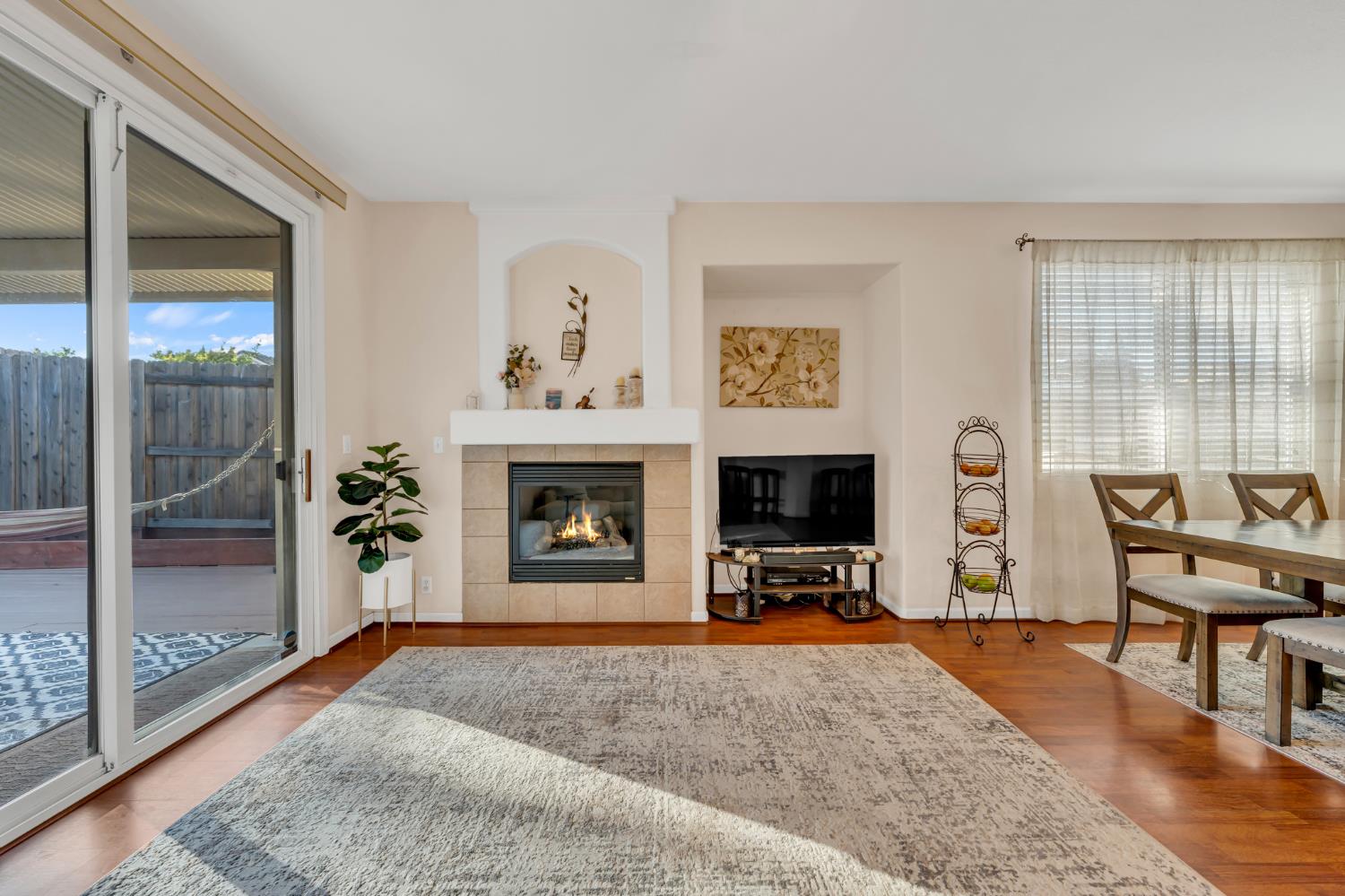 8409 Sundrop Way Antelope, CA 95843 - Photo 9 of 23