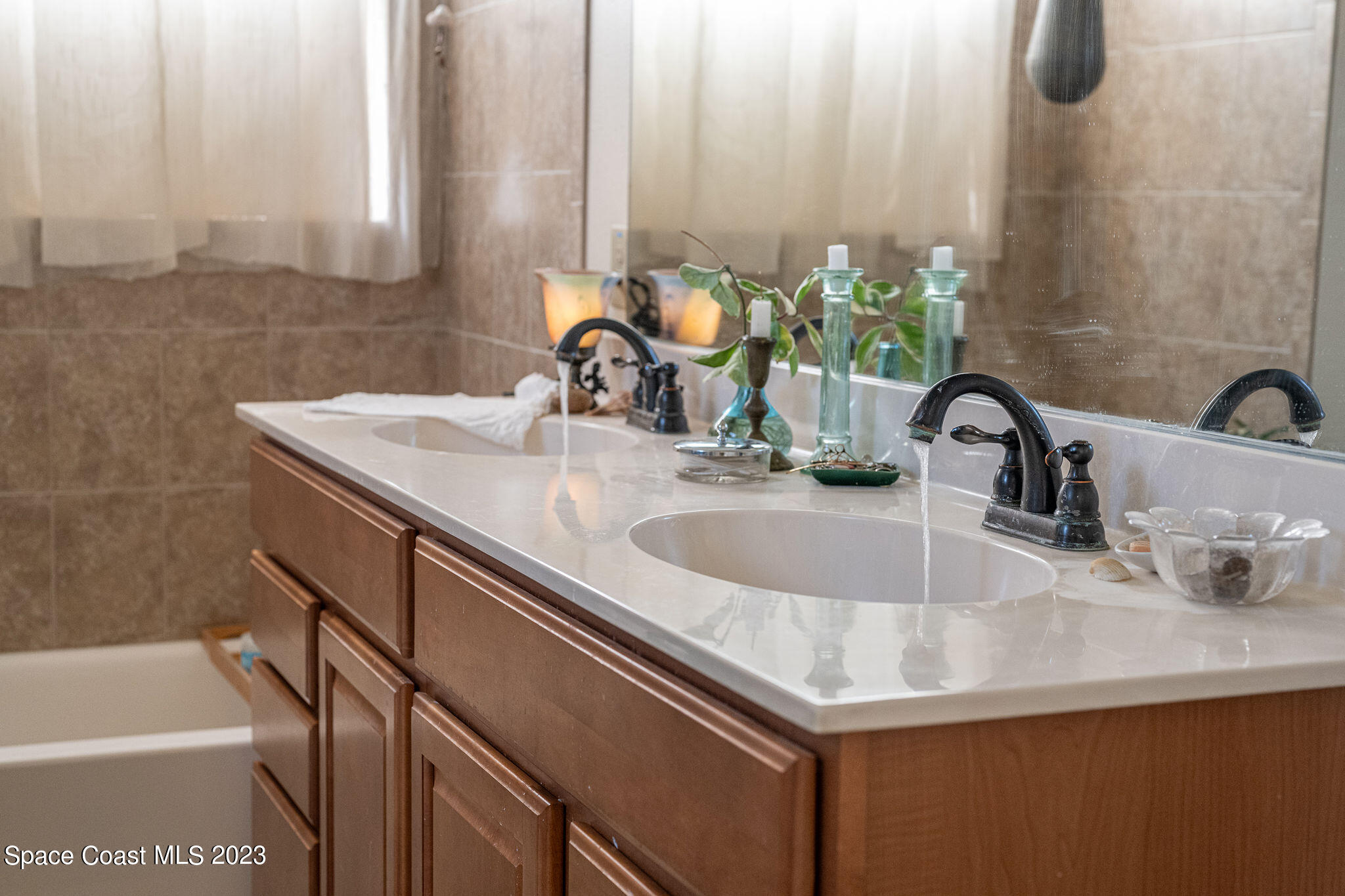440 Maple Bluff Circle Melbourne, FL 32940 - Photo 68 of 92 a bathroom with a sink and a bathtub