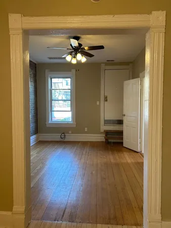 $2,100 | 862 North Hermitage Avenue, Unit 1R, Chicago, IL 60622