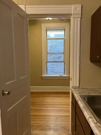 $2,100 | 862 North Hermitage Avenue, Unit 1R, Chicago, IL 60622