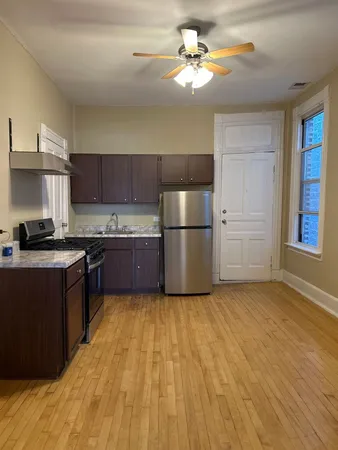 $2,100 | 862 North Hermitage Avenue, Unit 1R, Chicago, IL 60622